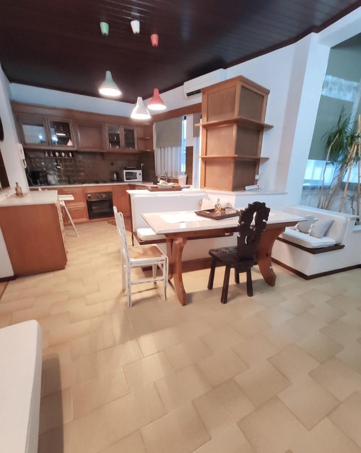 Appartement Johnny'S Loft à Agrinio Extérieur photo