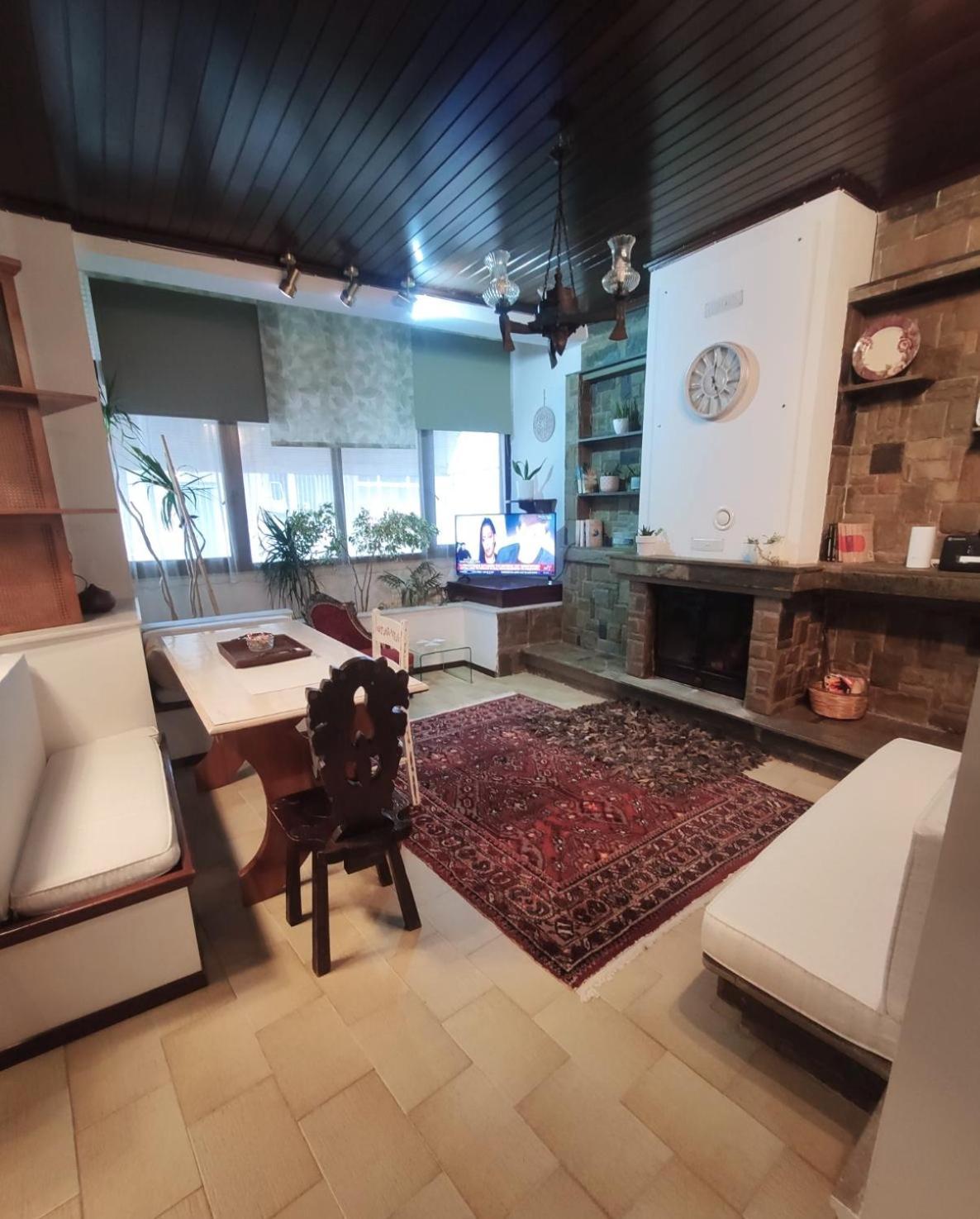 Appartement Johnny'S Loft à Agrinio Extérieur photo